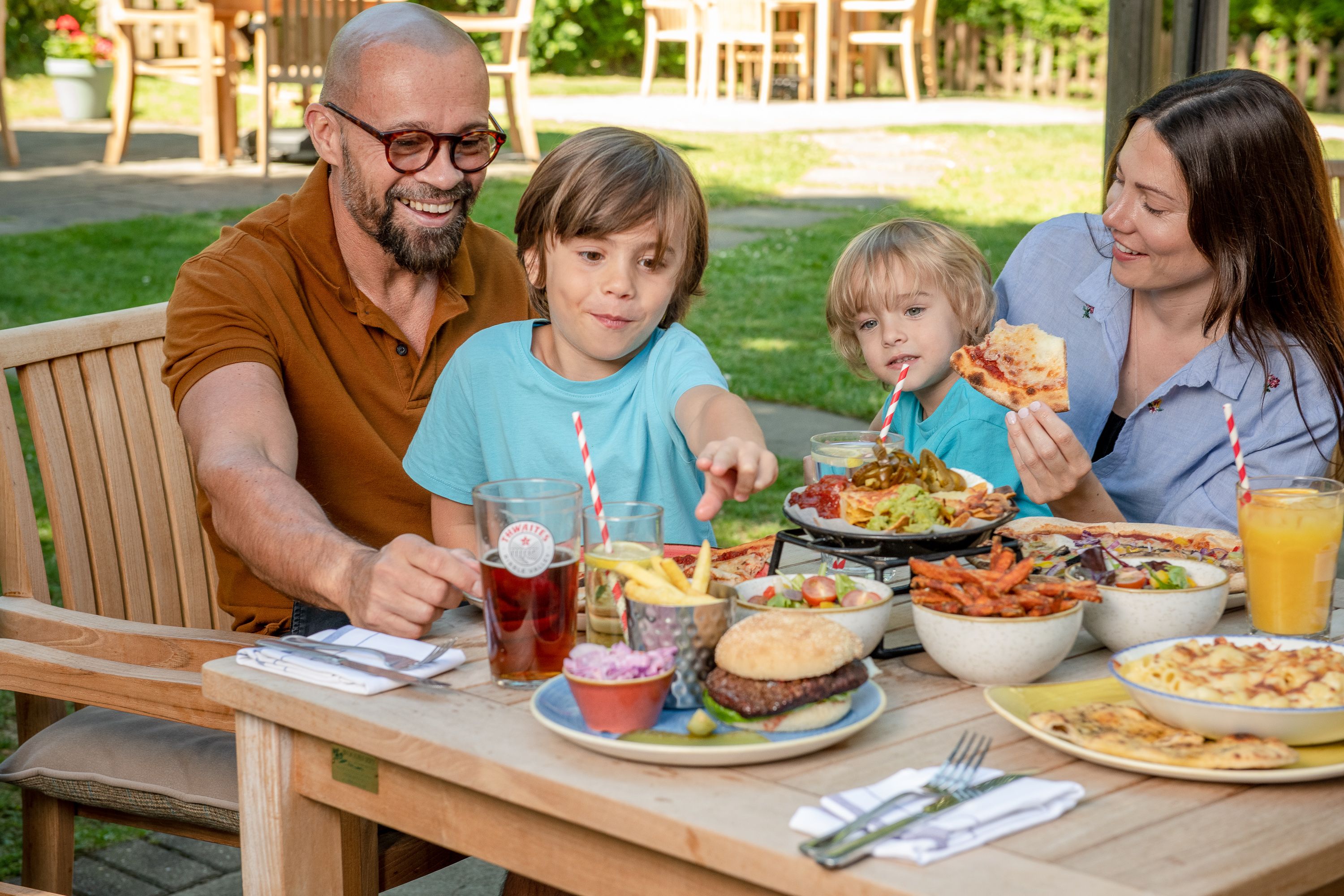 Family eating outdoors at Parson's Collar